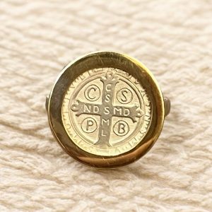 Anillo de San Benito de plata 925 con borde de oro 18K